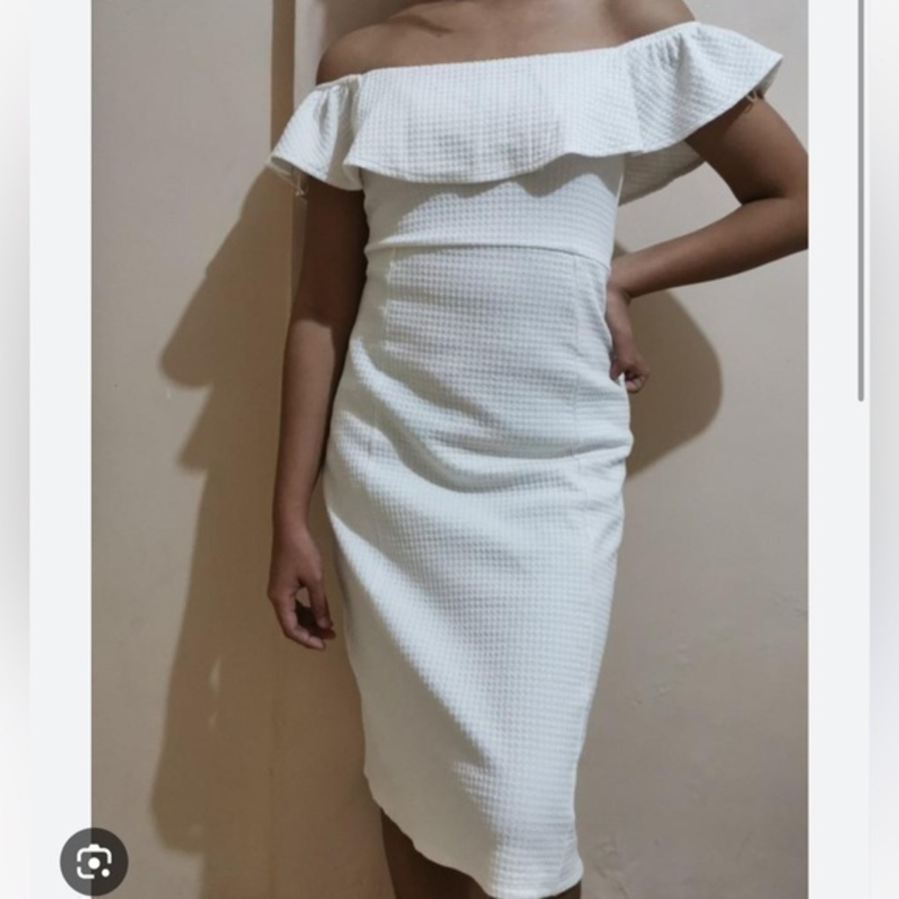 {Zara} White Off-Shoulder Midi Dress